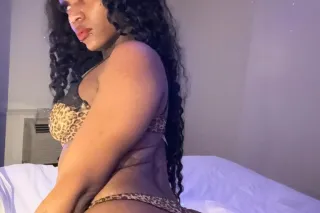 come fold me like a pretzel🥨💦💦... - Image 2